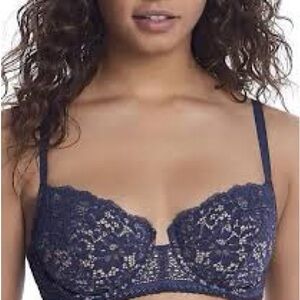REVEAL LINGERIE • Navy Blue & Beige Laced Bra • 34DD •